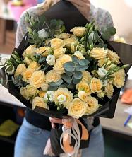 Букет птица счастья в Кулебаки Букет цветов из: Розы и Лизиантусы в Кулебаки
