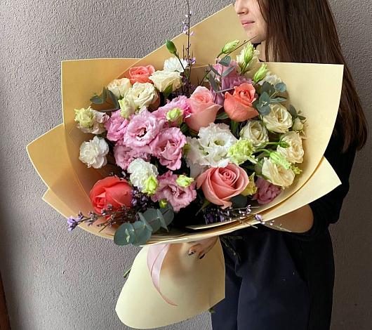Букет цветов из: Розы, Лизиантусы и Гвоздики в Кулебаки